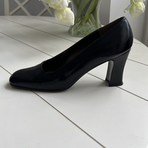 Vintage: Stuart Weitzman for Browns, Shiny Black Leather Pump, 8, narrow - Picture 2 of 5